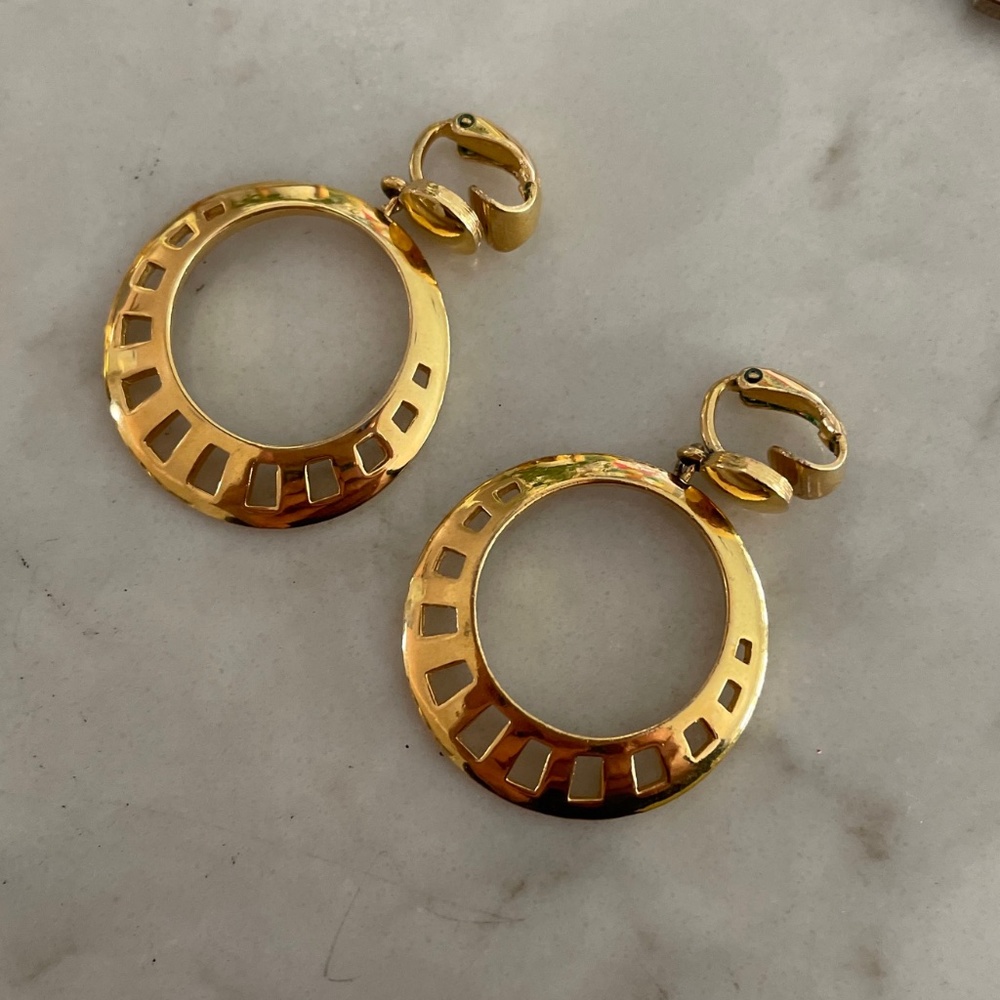 Vintage Crown Trifari Clip on Hoop Earrings/Gold Tone